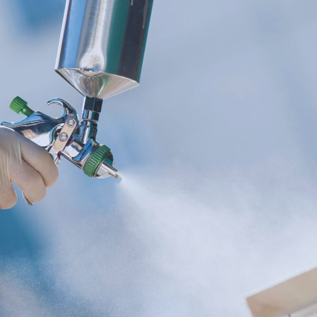 Preparar adequadamente essas superfícies não só melhora a durabilidade das pinturas, mas também potencializa a proteção contra danos futuros, resultando em acabamentos mais resistentes e duradouros.