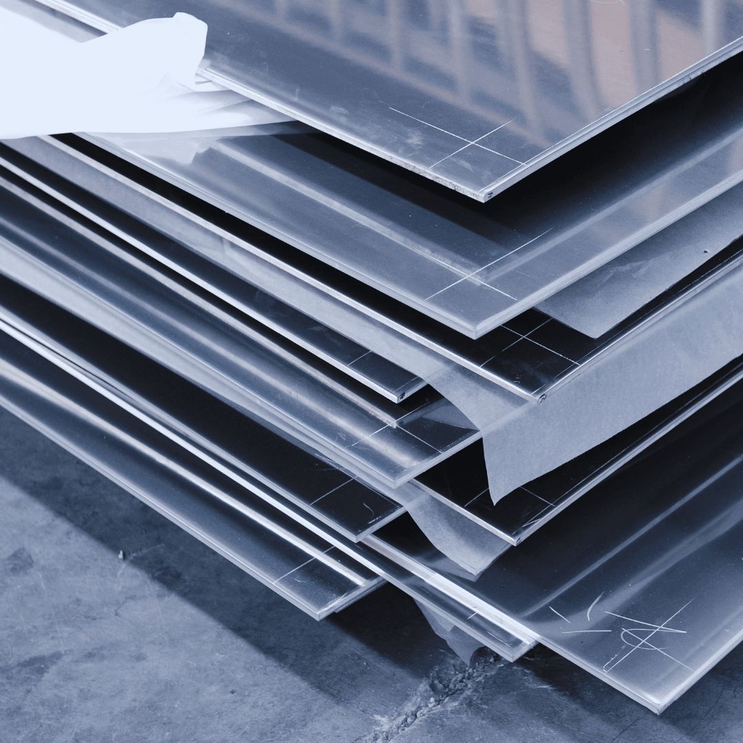 As chapas galvanizadas são amplamente utilizadas em diversos setores, incluindo construção civil e indústria.