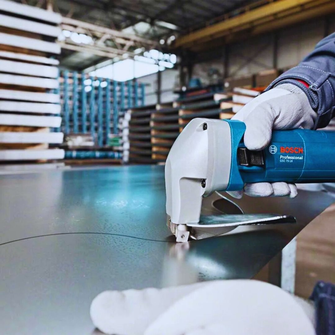 No mundo da metalurgia e construção, a escolha das ferramentas certas é crucial para garantir cortes precisos e eficientes.